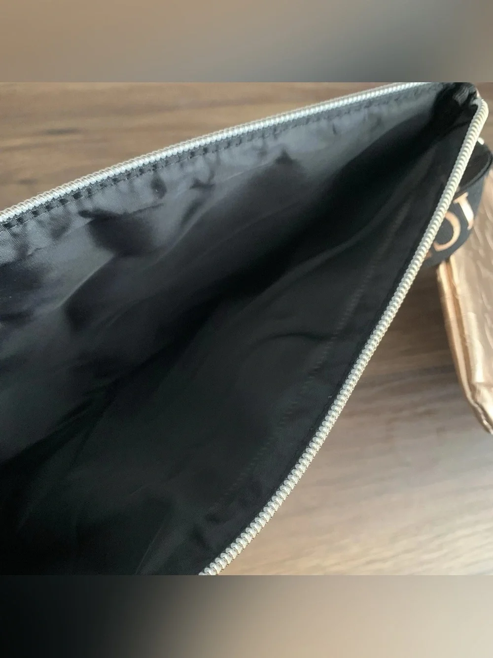 Victoria’s Secret Rose Gold Metallic 2-Piece Cosmetic Makeup Bag Set NWT Wristle